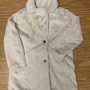Abercrombie & Fitch Women’s Cream Faux Fur Coat